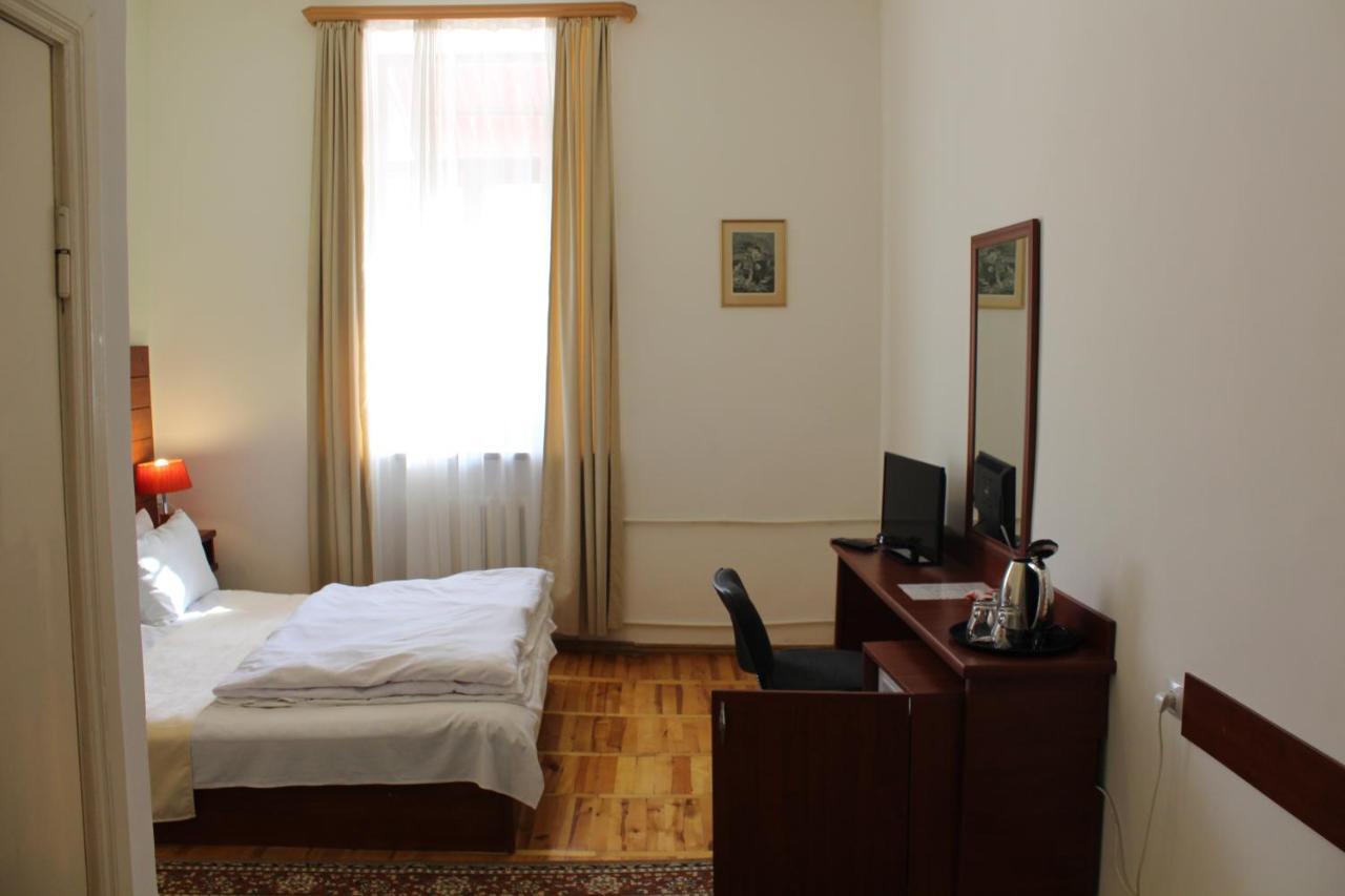 Diligence Hotel&restaurant Dilidzjan Buitenkant foto