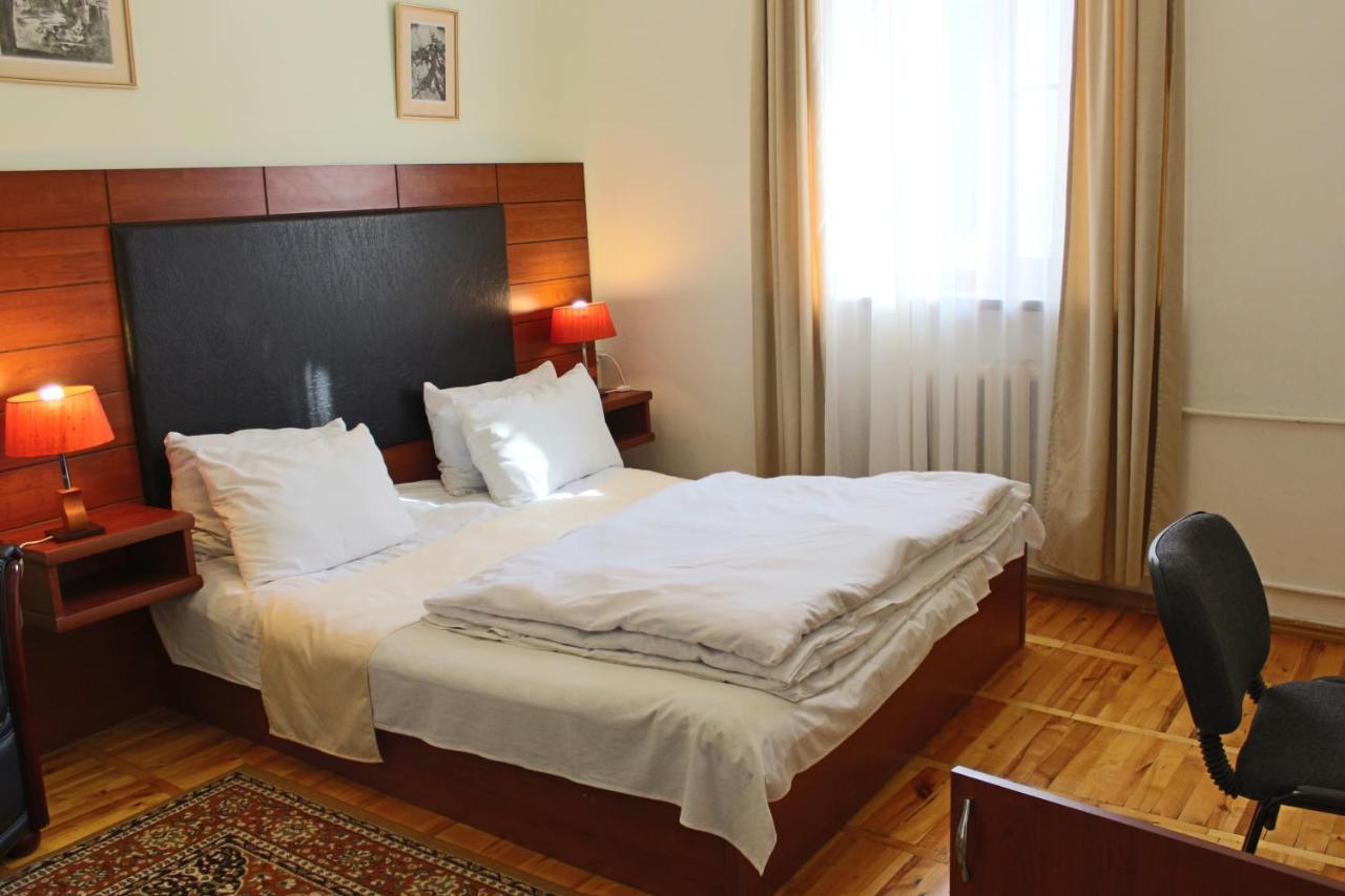 Diligence Hotel&restaurant Dilidzjan Buitenkant foto