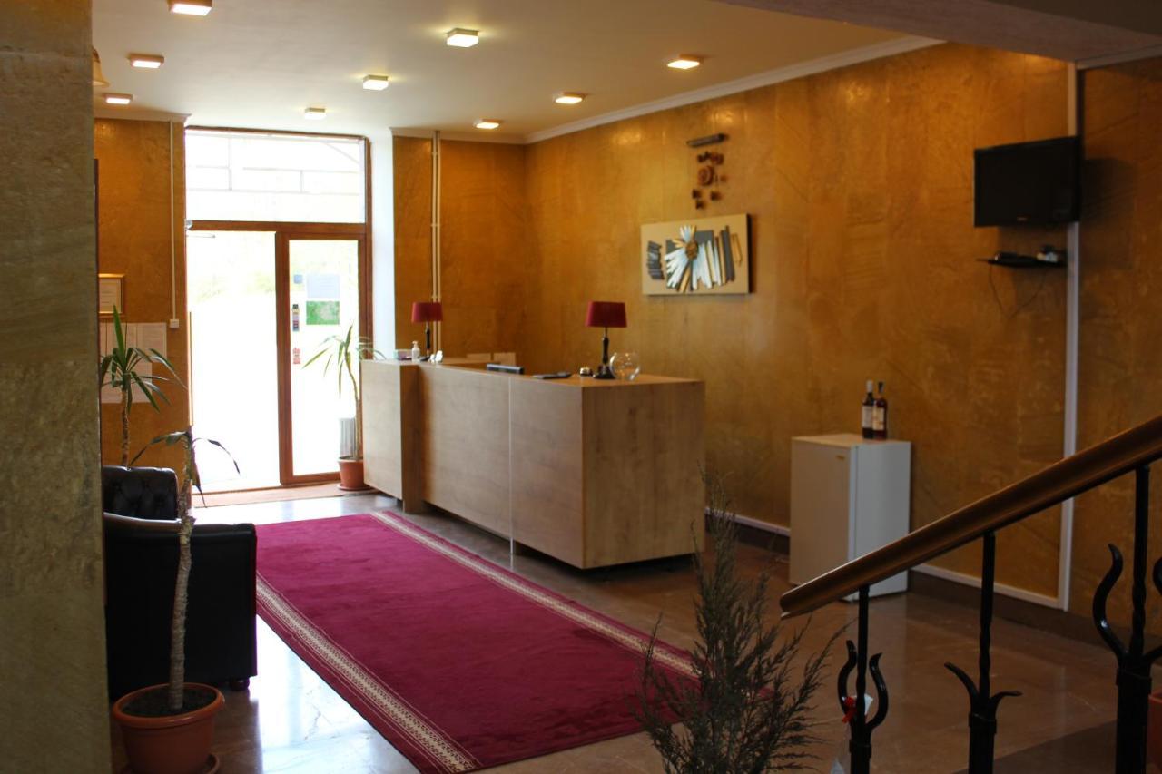 Diligence Hotel&restaurant Dilidzjan Buitenkant foto