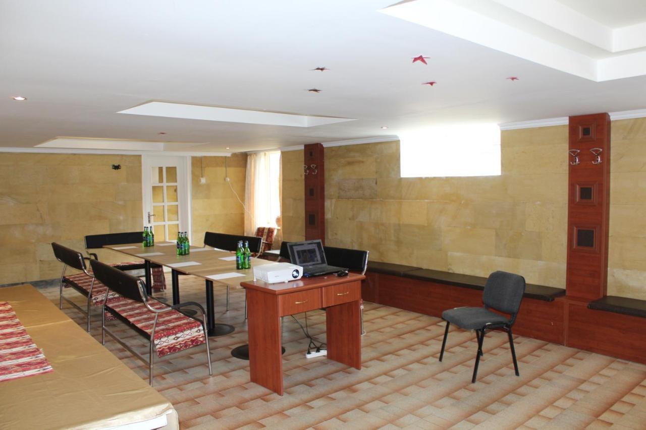 Diligence Hotel&restaurant Dilidzjan Buitenkant foto