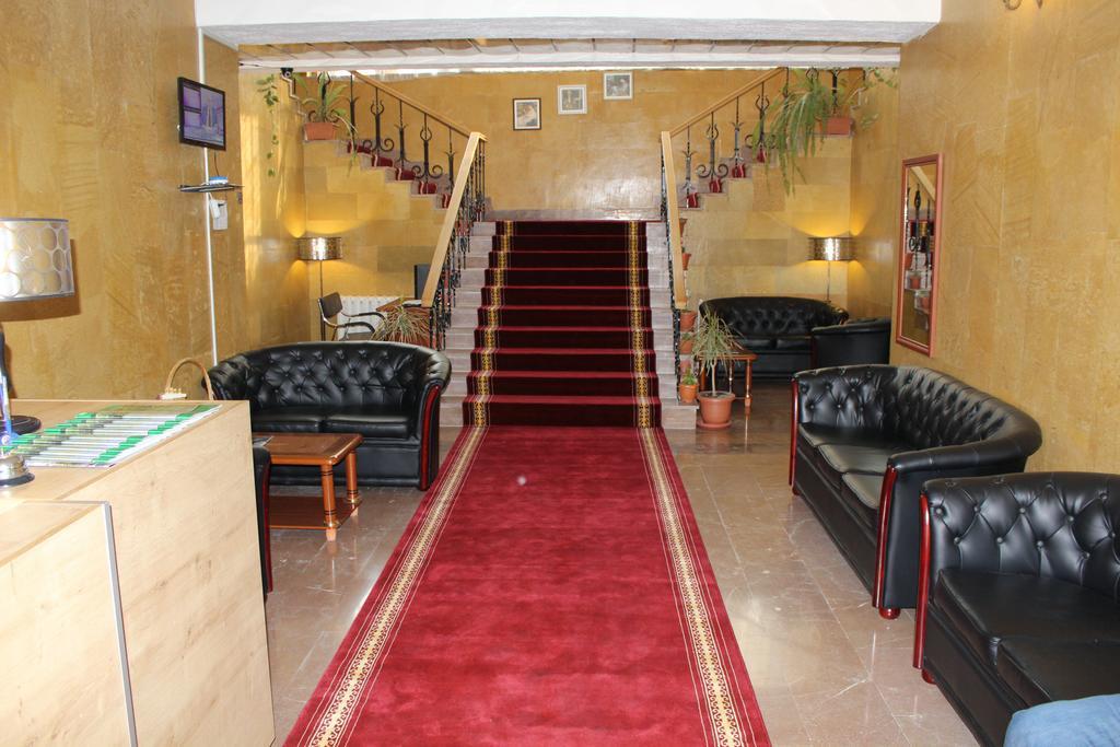 Diligence Hotel&restaurant Dilidzjan Buitenkant foto