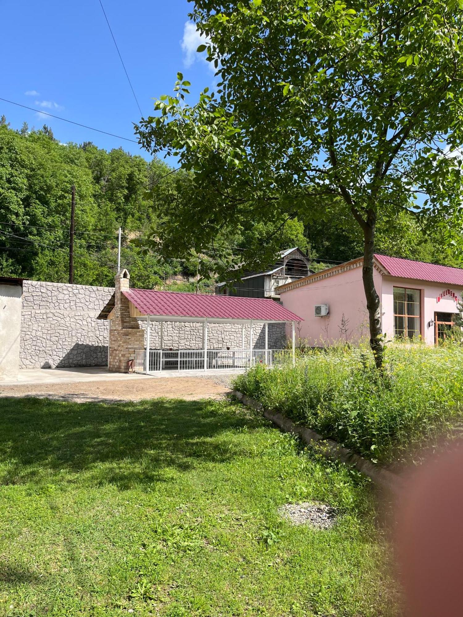 Diligence Hotel&restaurant Dilidzjan Buitenkant foto