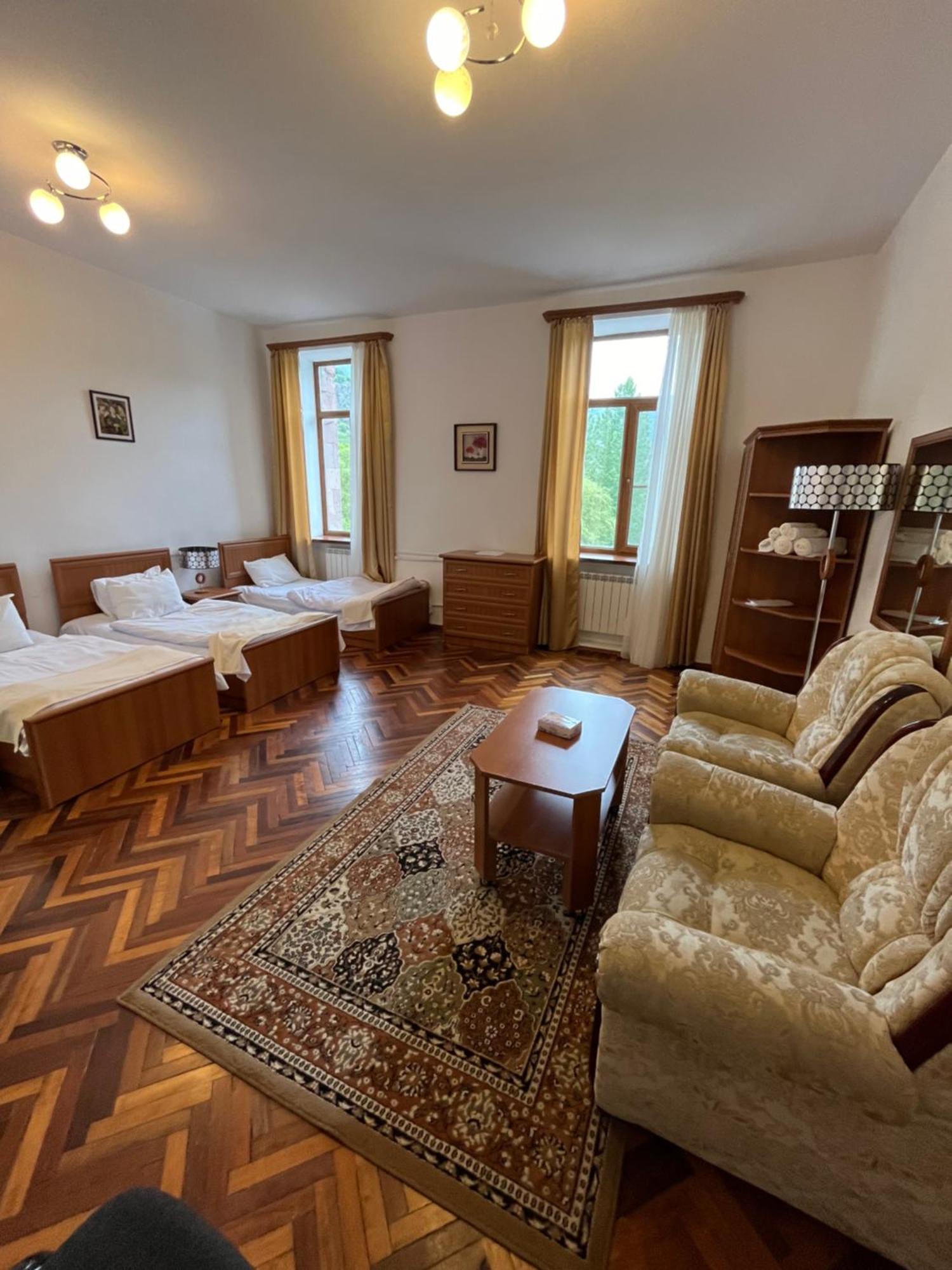 Diligence Hotel&restaurant Dilidzjan Buitenkant foto