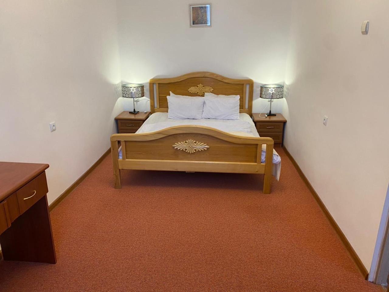 Diligence Hotel&restaurant Dilidzjan Buitenkant foto