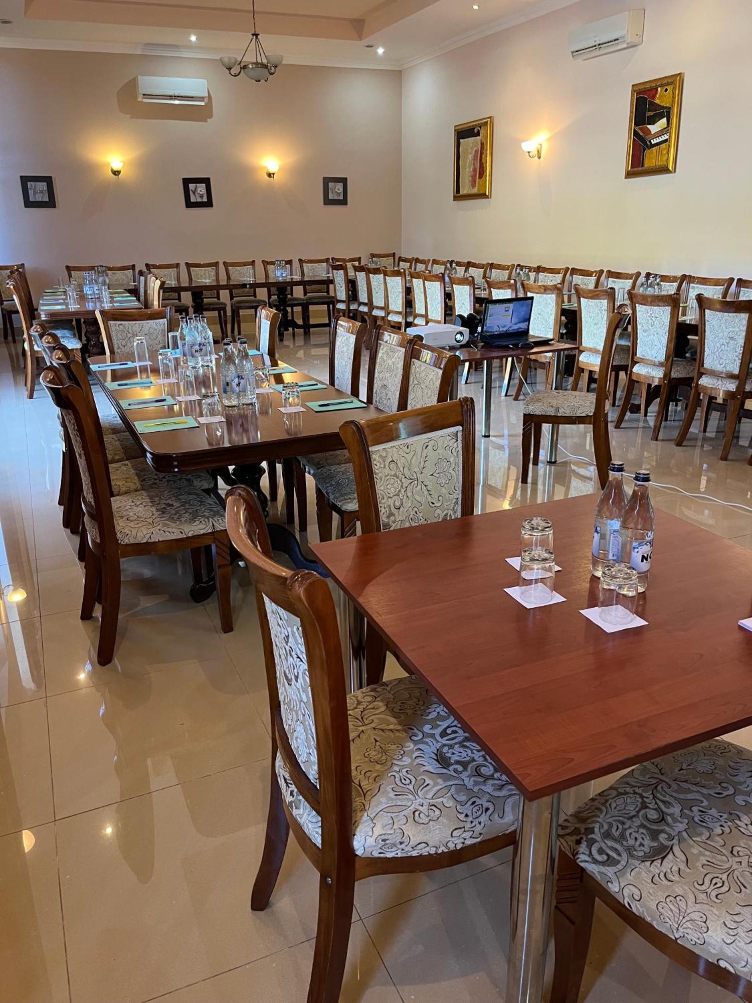 Diligence Hotel&restaurant Dilidzjan Buitenkant foto